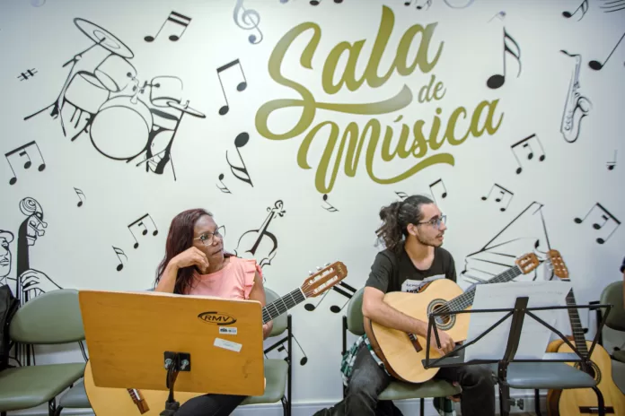 Cursos gratuitos nos CEUs promovem inclusão e novas oportunidades para todas as idades - Camila Rhodes / PMG